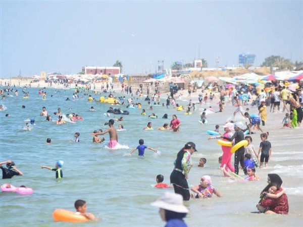 بورسعيد تستقبل آلاف الزائرين بالشواطئ والمزارات خلال العطلة الأسبوعية.. صور