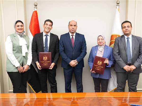 وزارة العمل توقع بروتوكول تعاون مع 