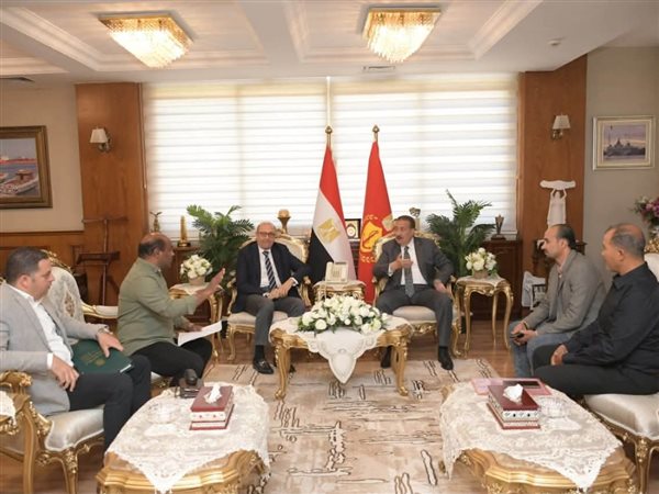 محافظ بورسعيد يبحث إعادة تشغيل مخبز قرية الرضوان استجابة لمطالب الأهالي