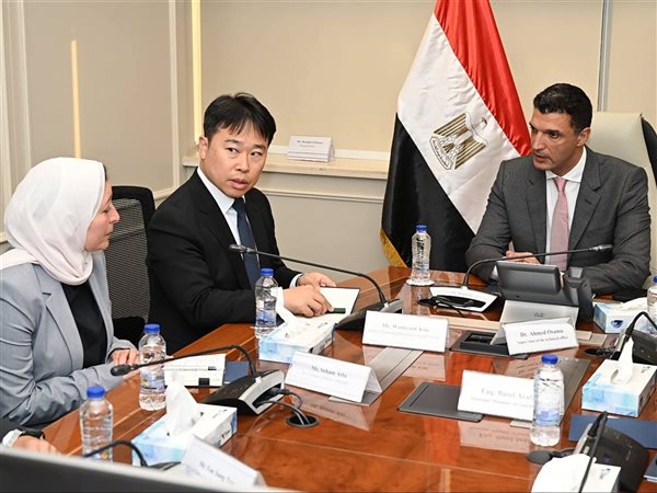 وزير الصناعة يبحث خطط سامسونج التوسعية وتعميق التصنيع المحلي بمصر
