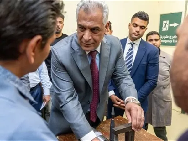 وزير الدولة للإنتاج الحربي يتابع سير العمل بأحد خطوط الإنتاج بشركة أبو زعبل للصناعات المتخصصة