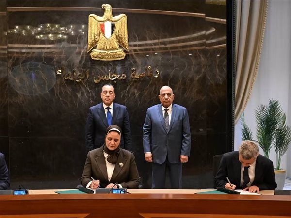 توقيع مذكرة تفاهم لإنشاء أول مصنع لتوربينات الرياح في مصر.. مشروع عملاق لإنتاج 2000 ميجاوات بالجنيه المصر