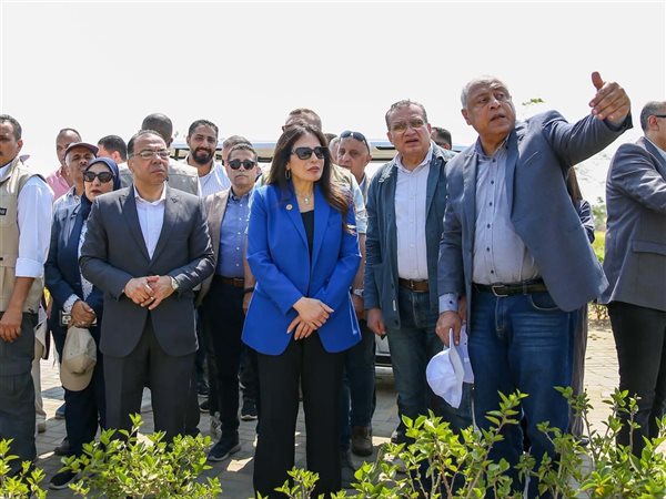 وزيرة الإسكان تقوم بجولة تفقدية موسعة بمشروع 