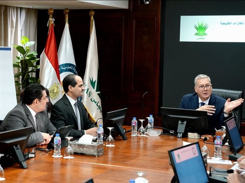 وزير البترول خلال