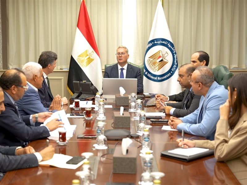 وزير البترول يبحث