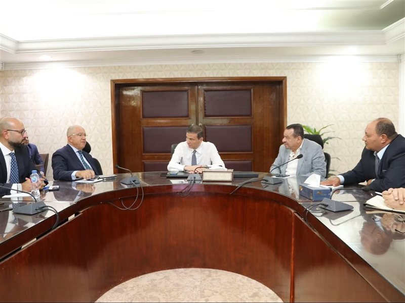 وزير الزراعة خلال