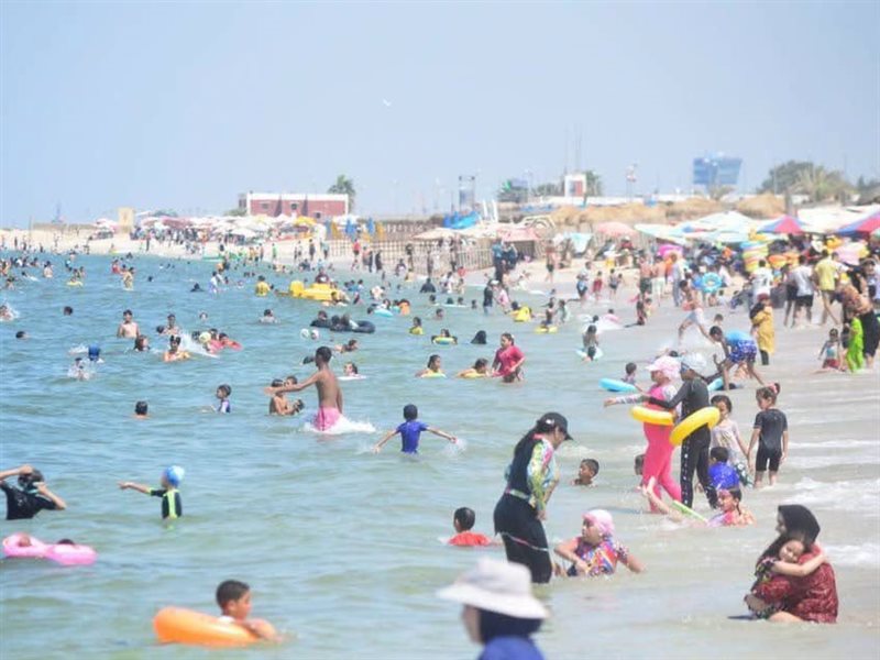 إقبالًا كثيفًا من المواطنين والزائرين