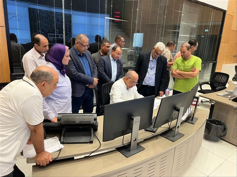 وزير الكهرباء في زيارة ميدانية إلى مركز اللتحكم في الطاقة