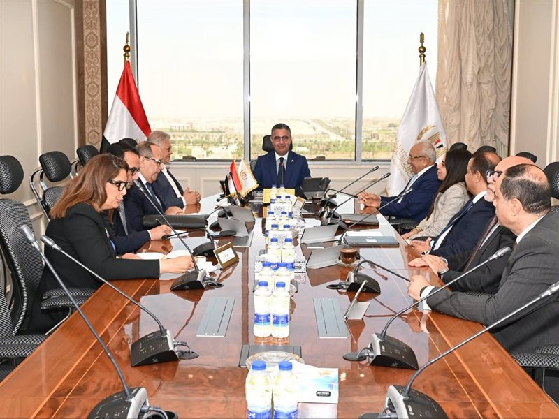 اجتماع وزير التموين