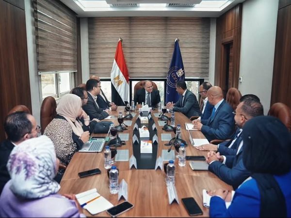 هيئة الدواء المصرية تبحث مع GSK مصر توطين صناعة الدواء وتعزيز نقل التكنولوجيا لدعم الأمن الدوائي