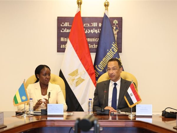 وزير الاتصالات يبحث مع نظيرته الرواندية تعزيز التعاون بمجالات التحول الرقمي والذكاء الاصطناعي وبناء القدرات الرقمية