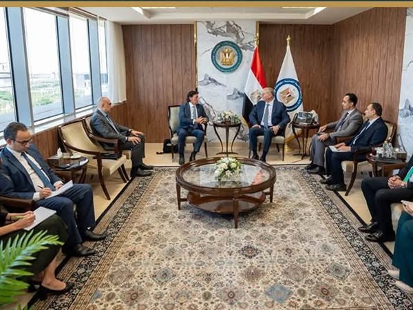 وزير البترول يبحث مع دانة غاز خطط زيادة الإنتاج وتسريع أعمال الاستكشاف في مصر