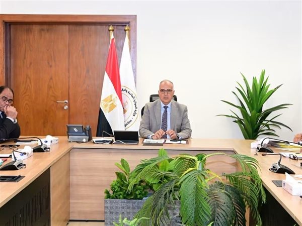 الري تتابع الدراسة الخاصة بمنظومة التحكم في ورد النيل والمخلفات العائمة قبل انتشارها في منظومة المياه 