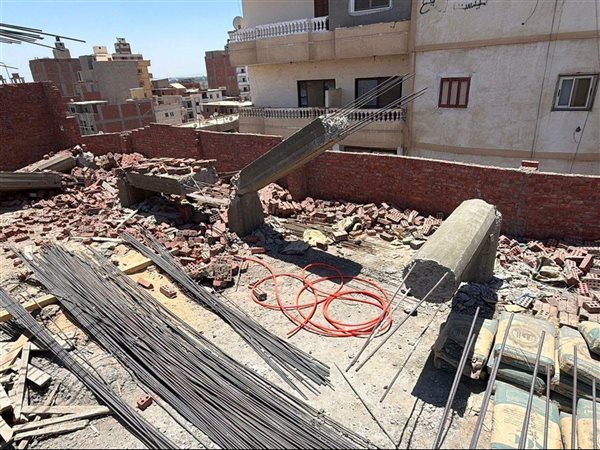 الدقهلية تواجه مخالفات البناء بحزم.. إزالة دور مخالف لعقار في غرب المنصورة