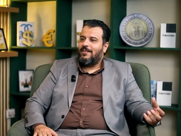 سعيد إمبابي: علاقة الذهب بالدولار تختلف عالميًا ومحليًا.. وهذا سبب خلط المواطنين
