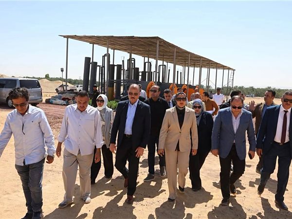 رئيس تنمية الصعيد يتابع مشروع تدوير المخلفات بالوادي الجديد ويبحث فرص استثمار وتنمية جديدة