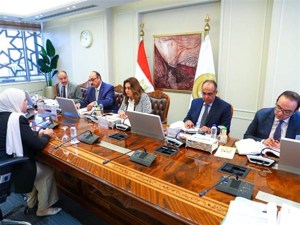 وزيرة التنمية المحلية تترأس لجنة اختيار القيادات لاختيار 23 وظيفة قيادية بديوان عام الوزارة
