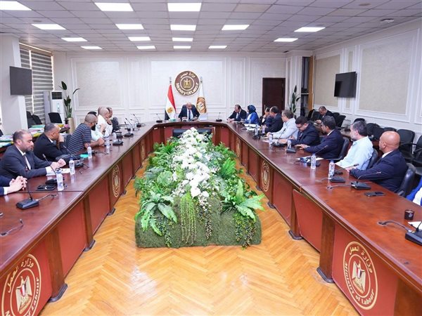وزير العمل يبحث مع شركات إلحاق العمالة بالخارج تعزيز التشغيل وتوسيع الفرص الدولية