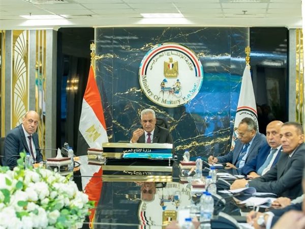 وزير الإنتاج الحربي يشدّد: لا تأخير في مشروعات «حياة كريمة»