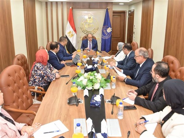 تحرك جديد لدعم صناعة الدواء.. هيئة الدواء وأكديما تبحثان تسريع التسجيل وتعزيز الاستثمار