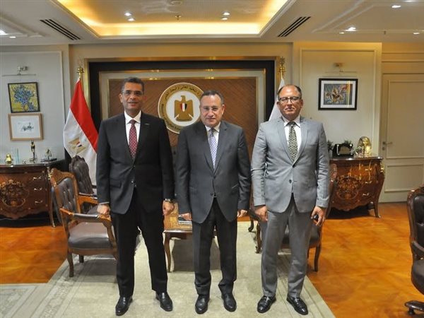 وزير التعليم العالي ومحافظ البحر الأحمر يبحثان تنفيذ مشروع الهوية البصرية للغردقة ودعم البنية التحتية