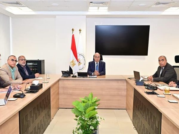  وزير الري يتابع دراسة استخدام تكنولوجيا ضخ الرمال من داخل البحر لحماية الشواطئ لمواجهة التغيرات المناخية