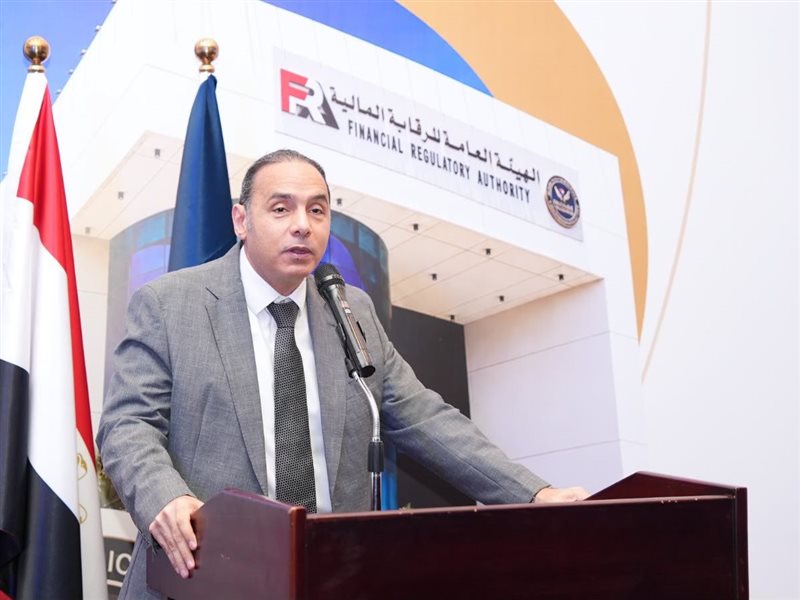 الدكتور إسلام عزام رئيس الرقابة المالية 