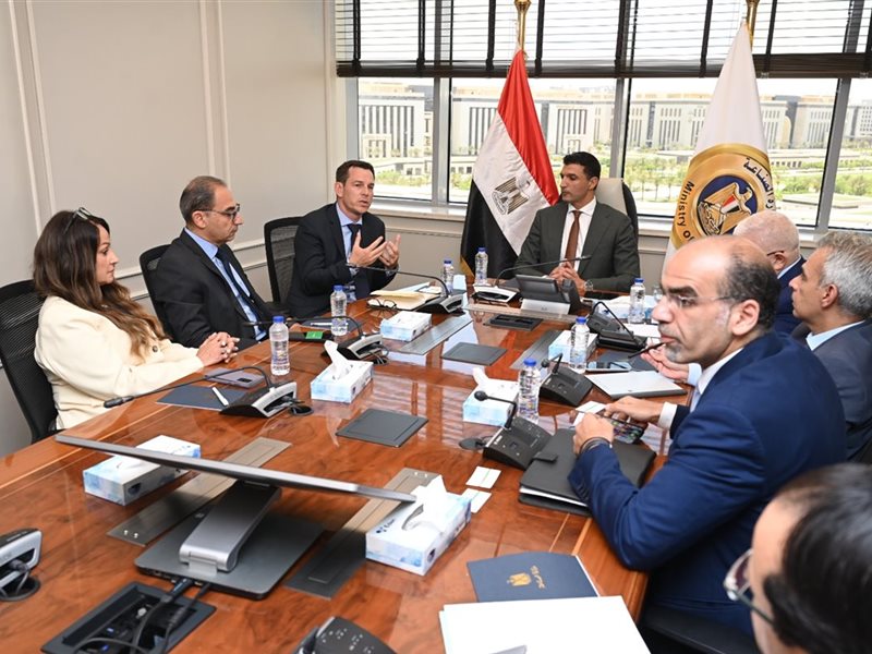 وزير الصناعة