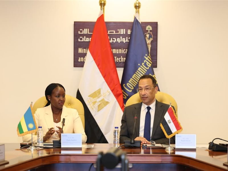 وزير الاتصالات