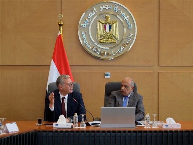 اجتماع وزيرا الكهرباء والبترول