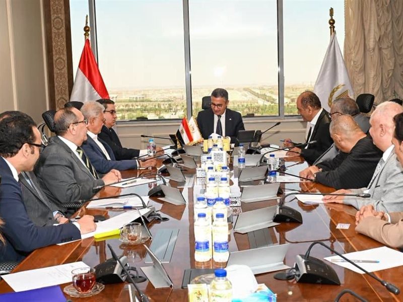  الدكتور شريف فاروق،