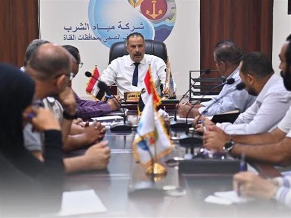 رئيس مياه القناة يعقد اجتماعاً موسعاً لمتابعة مؤشرات الأداء وخطط ميكنة الإجراءات المالية