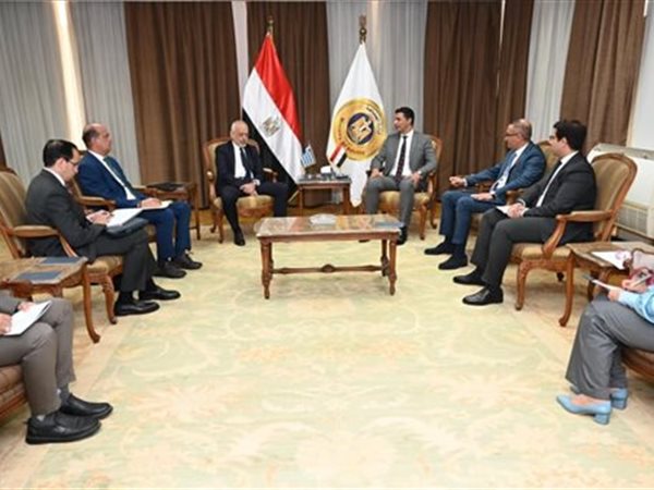 وزير الصناعة يبحث مع سفير اليونان لدى مصر فرص تعزيز الشراكة الصناعية بين البلدين