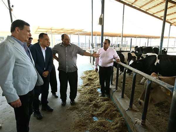 رئيس الوزراء يتفقد محطة الإنتاج الحيواني وتصنيع الألبان التابعة لوزارة الزراعة