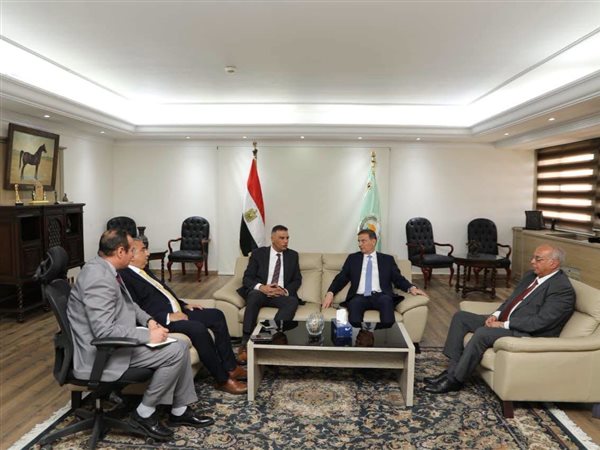 وزير الزراعة يبحث مع محافظ جنوب سيناء التوسع في زراعات النخيل والزيتون وتطوير المزارع الإرشادية