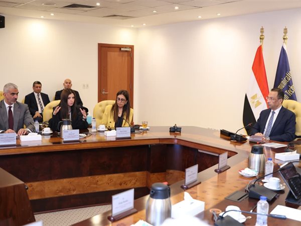الاتصالات تستهدف زيادة الطاقة الإنتاجية لمصانع المحمول لتبلغ 30 مليون جهاز بحلول 2028