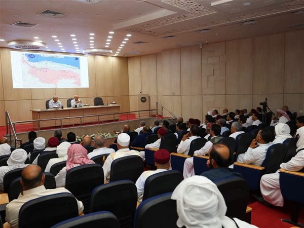 كامل الوزير يبحث مع مشايخ مطروح تطوير السكة الحديد وتشغيل أتوبيسات جديدة