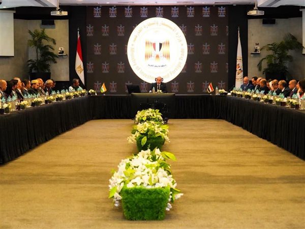 وزير الاستثمار يبحث خطط توسع 30 شركة هندية لتعزيز الإنتاج والتصدير بمصر