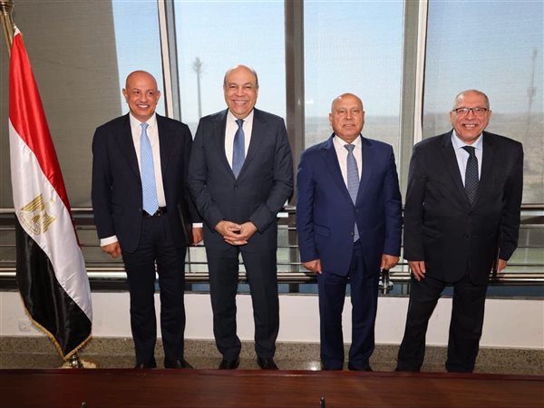 بروتوكول تعاون بين النقل والطيران المدني لرفع كفاءة البنية التحتية بالمطارات المصرية
