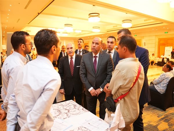 1198 فرصة عمل.. وزير العمل ومحافظ البحر الأحمر يفتتحان ملتقى توظيف بالغردقة