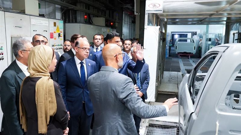 وزير الاستثمار يتفقد مصنع جنرال موتورز بمدينة 6 أكتوبر