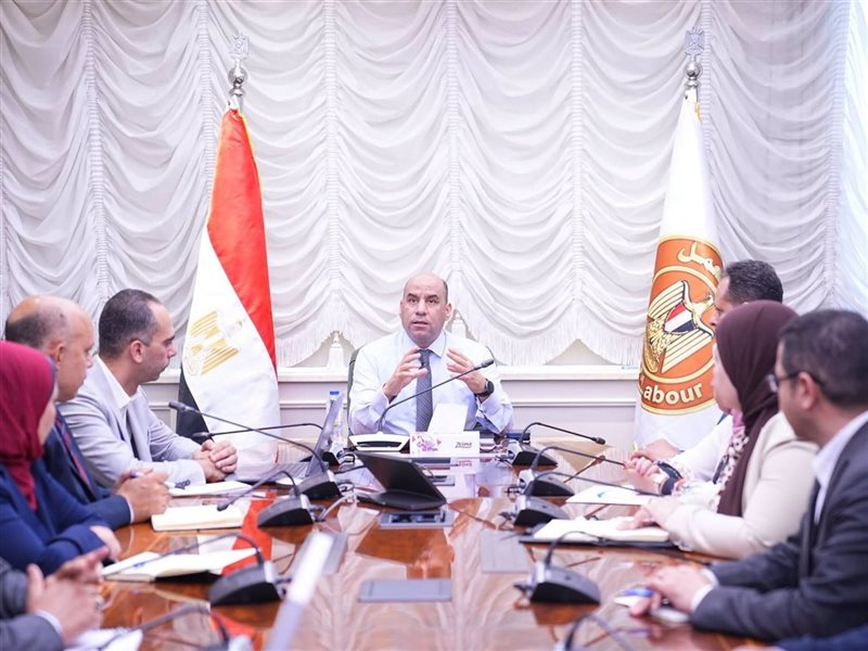 اجتماع وزير العمل