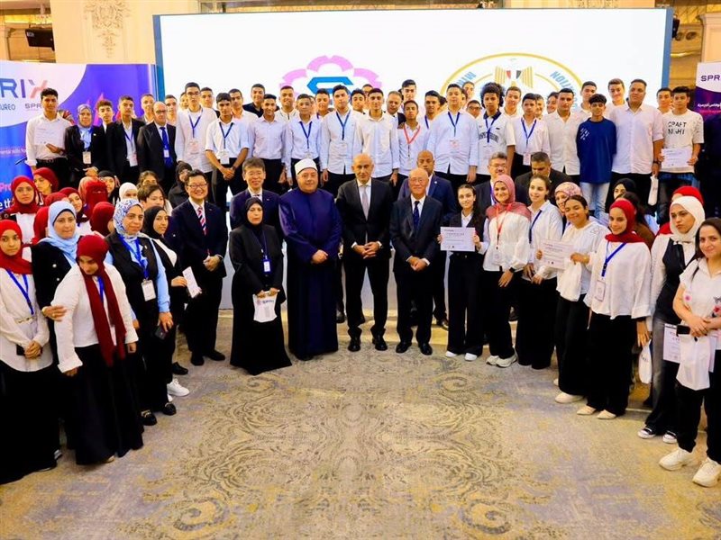 تكريم 35 طالبًا متفوقًا في البرمجة والذكاء الاصطناعي
