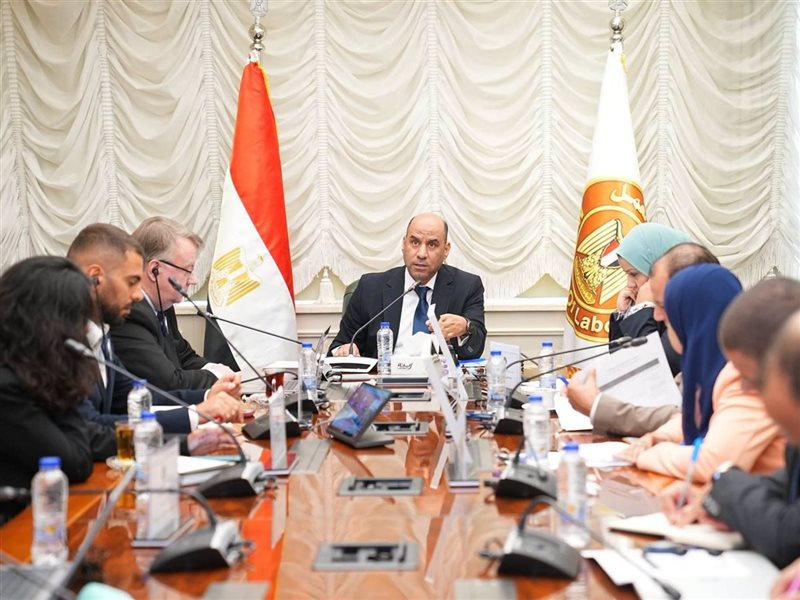 اجتماع وزير العمل