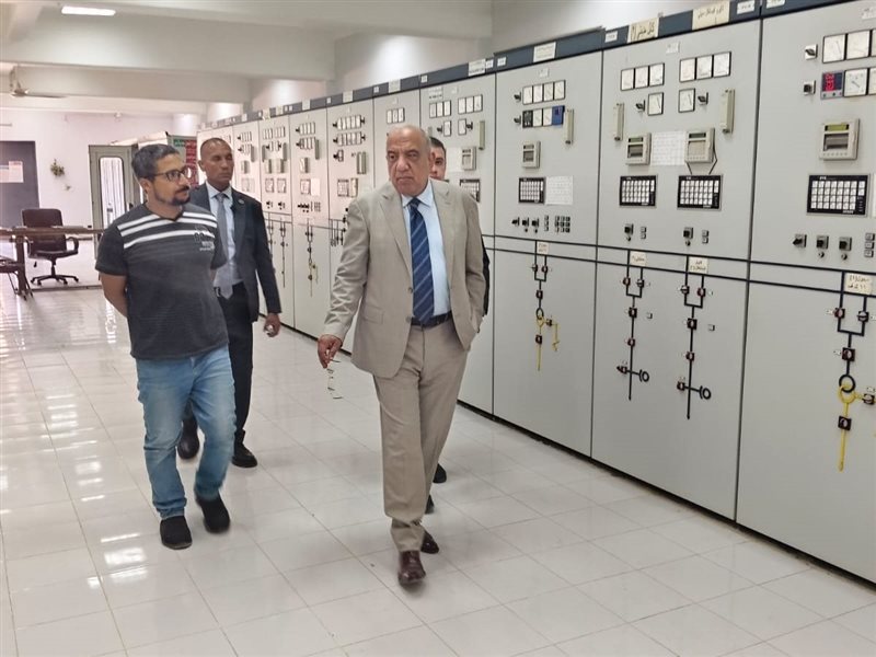 الدكتور محمود عصمت وزير الكهرباء والطاقة المتجددة
