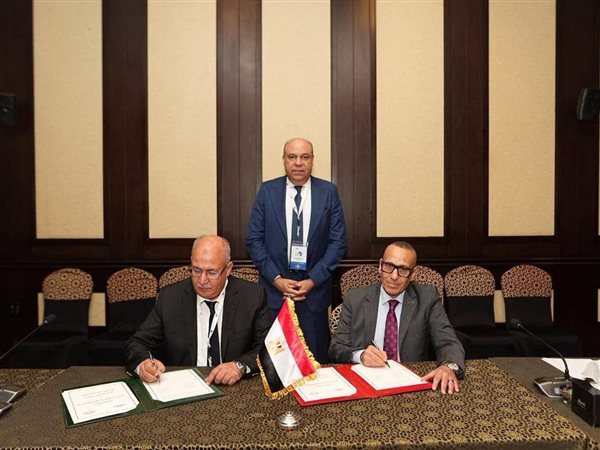 سامح الحنفي يشهد توقيع مذكرة تفاهم بين سلطة الطيران المدني والمنظمة العربية للطيران