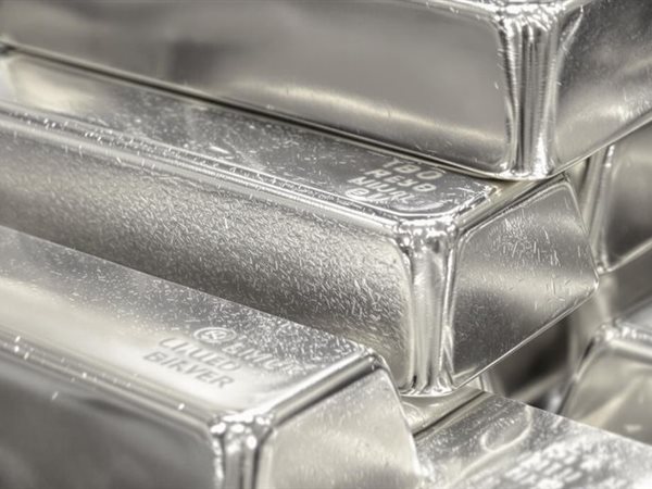 الفضة تقفز 11.5% في أسبوع بمصر.. وعيار 999 يسجل 114.75 جنيهًا
