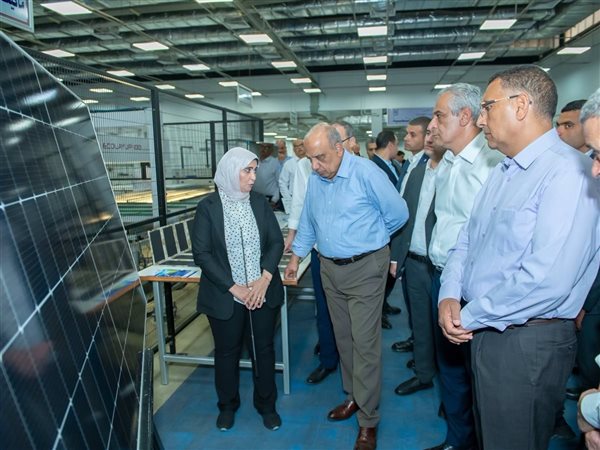 وزيرا الإنتاج الحربي والكهرباء يتفقدان «بنها للصناعات الإلكترونية» لبحث توطين التكنولوجيا والطاقة المتجددة