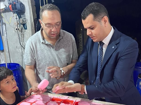 حماية المستهلك يوجه ضربة قوية.. ضبط مصنع «بير السلم» يقلد علامات شهيرة بالغربية