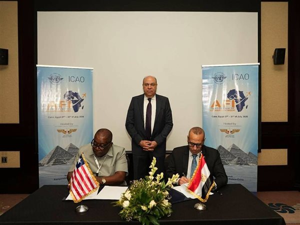 وزير الطيران المدني يشهد توقيع مذكرة تفاهم بين مصر وليبيريا لدعم التعاون الفني